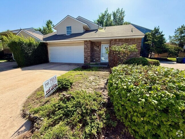 Building Photo - West-side Norman Home