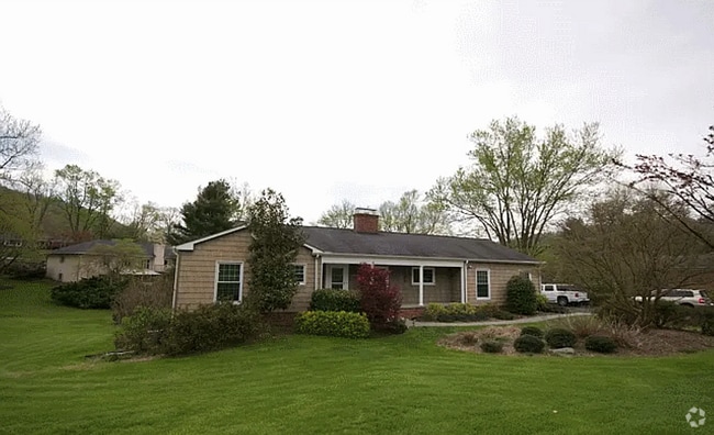 Building Photo - 207 Hawthorn Dr Rental
