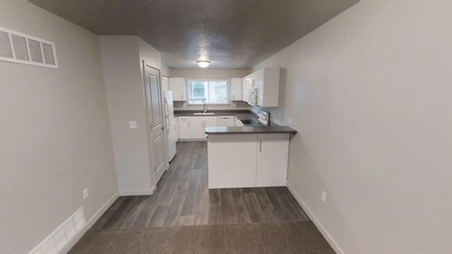 Photo - 2 BED 1 BATH APARTMENT FOR RENT IN OREM!!! Unit D #301