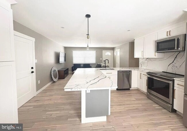 Photo - 13223 Hawthorn Ln