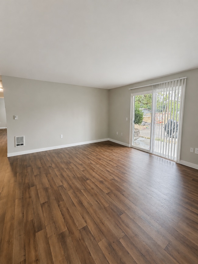 Photo - 16936 SE Powell Blvd Unidad 67