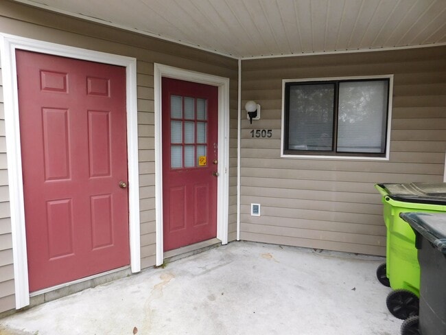 Photo - 1505 College Way