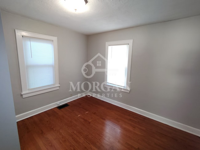 Photo - 220 W 38th St