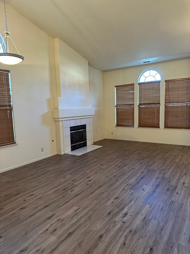 Photo - 1003 Kate Linde Cir