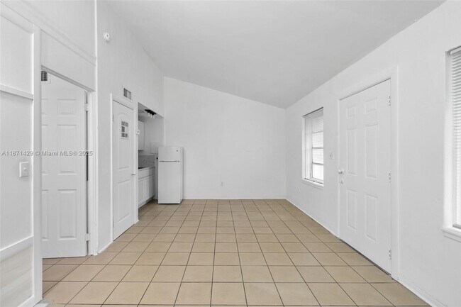 Photo - 840 SW 7th St Unit 844