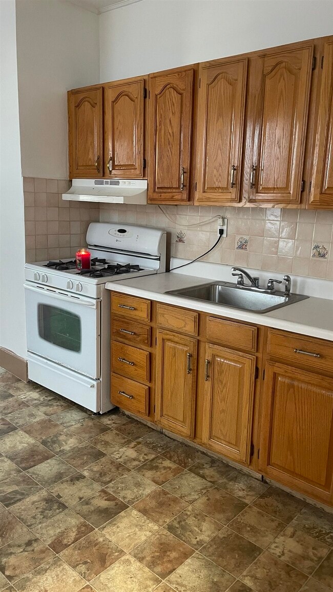 Photo - 135 W 24TH St Unidad 3