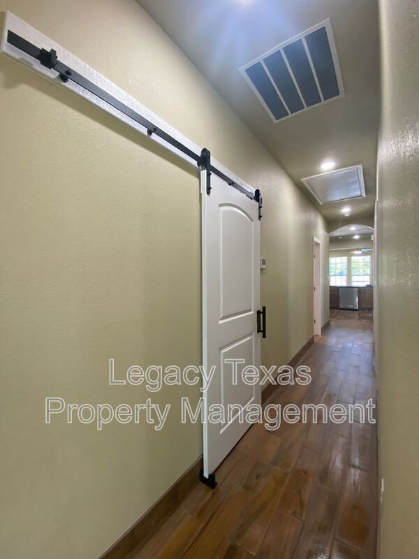 Photo - 105 Sabine Ave