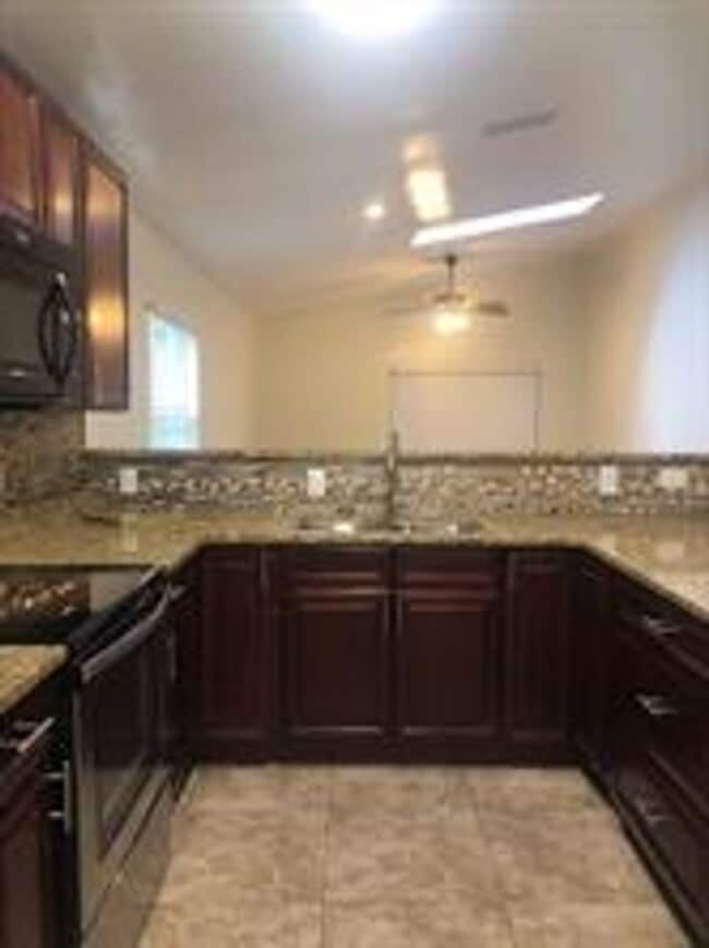 Photo - 3 Bedroom / 2 Bath Home in Winter Springs Available Now!