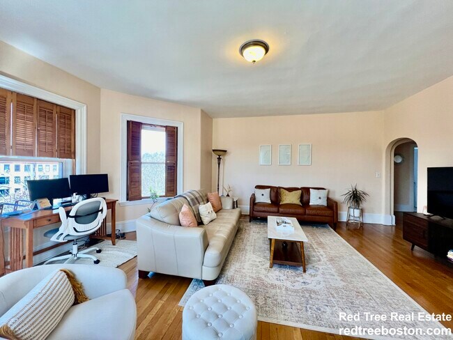 Photo - 369 Tappan St