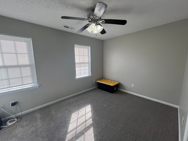 Photo - 205 Meadowbrook Ln