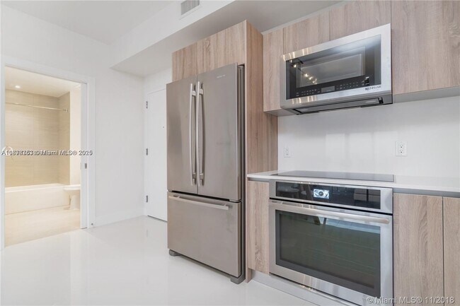 Photo - 2960 NE 207th St Unidad 901+Den