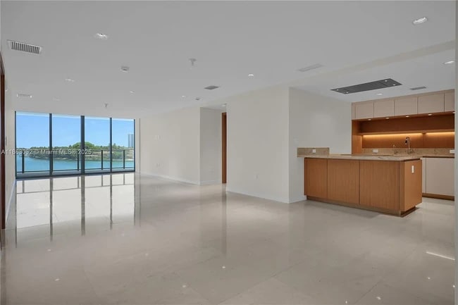 Building Photo - 1135 Bay Dr Unit #505 Rental