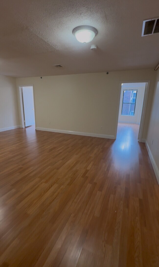 Building Photo - 1124 Boylston St Unit 309 Rental