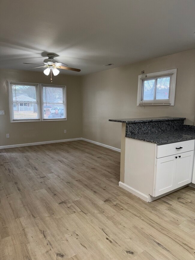 Photo - 901 Haledon Rd