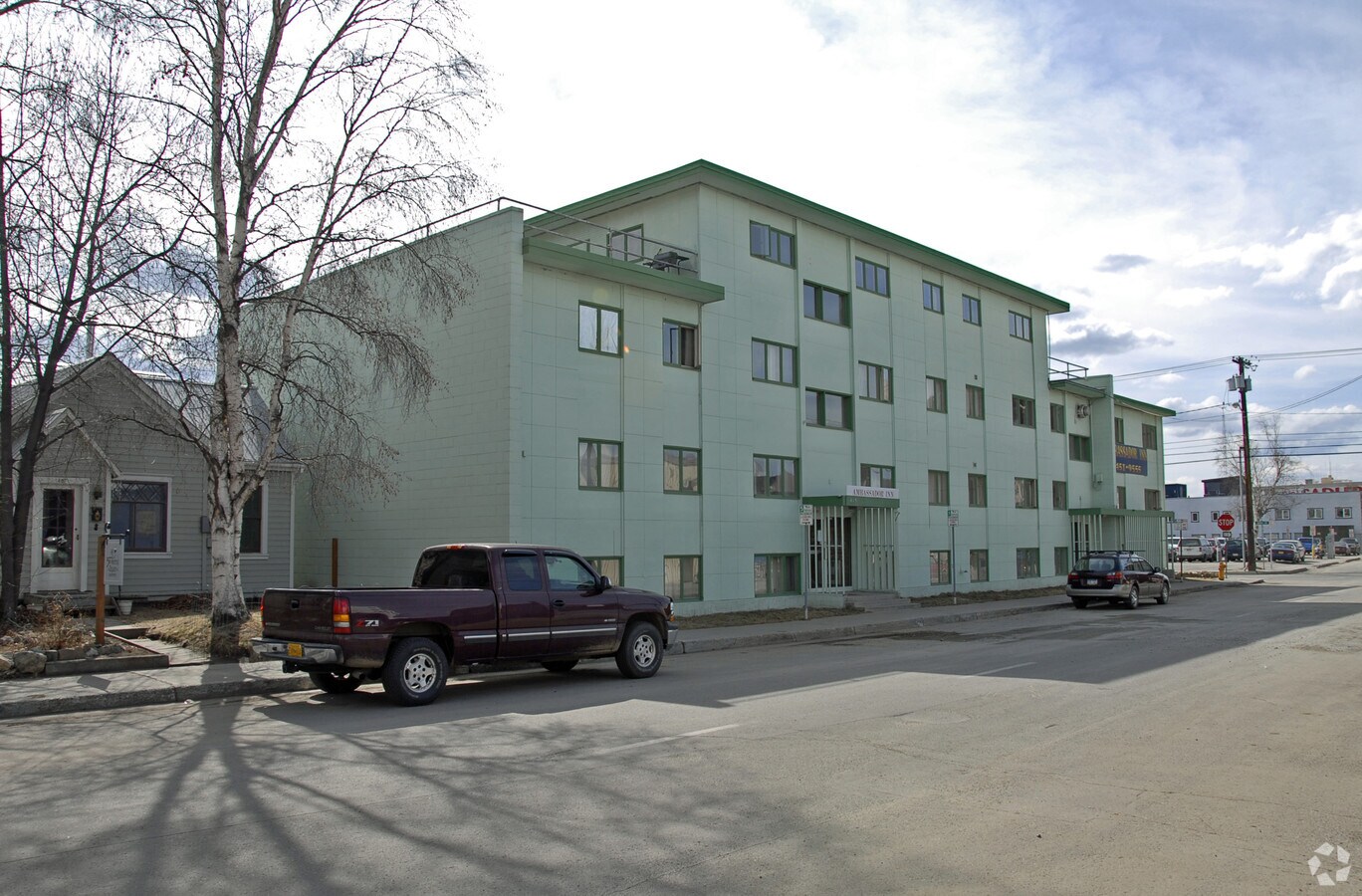 Ambassador Inn - Ambassador Inn Apartments