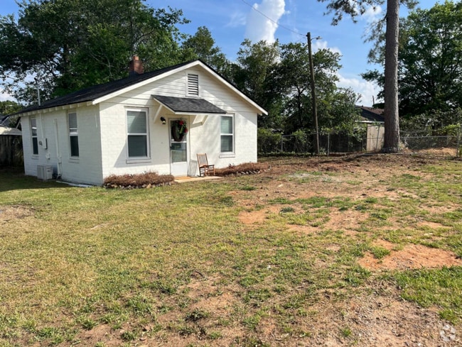 Building Photo - Charming Fully Furnished 1 Bedroom Cottage... Rental