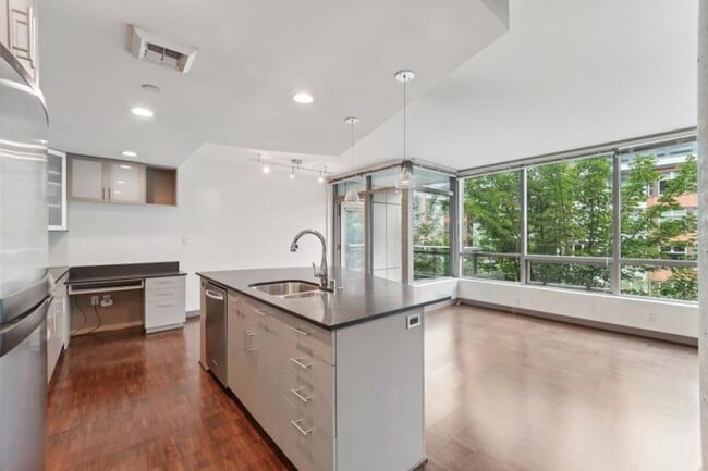 Building Photo - 1 bedroom in Seattle WA 98121 Unit 400 Rental