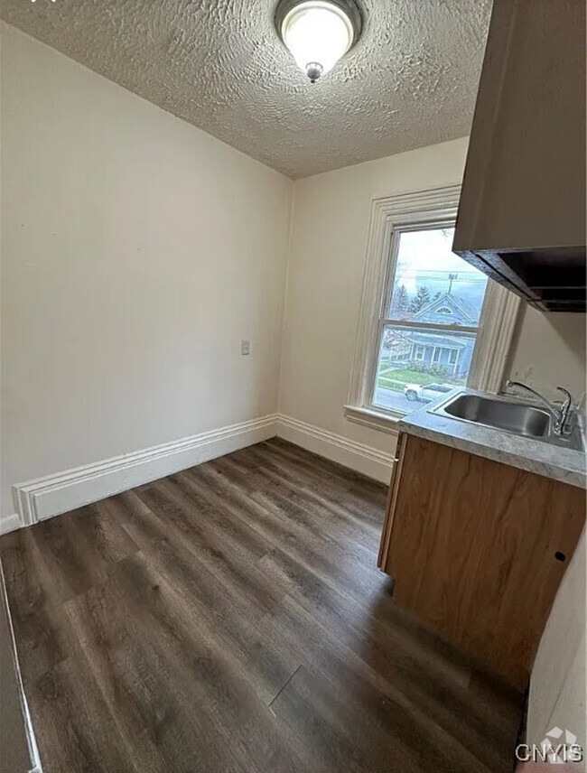 Building Photo - 705 N James St Rental