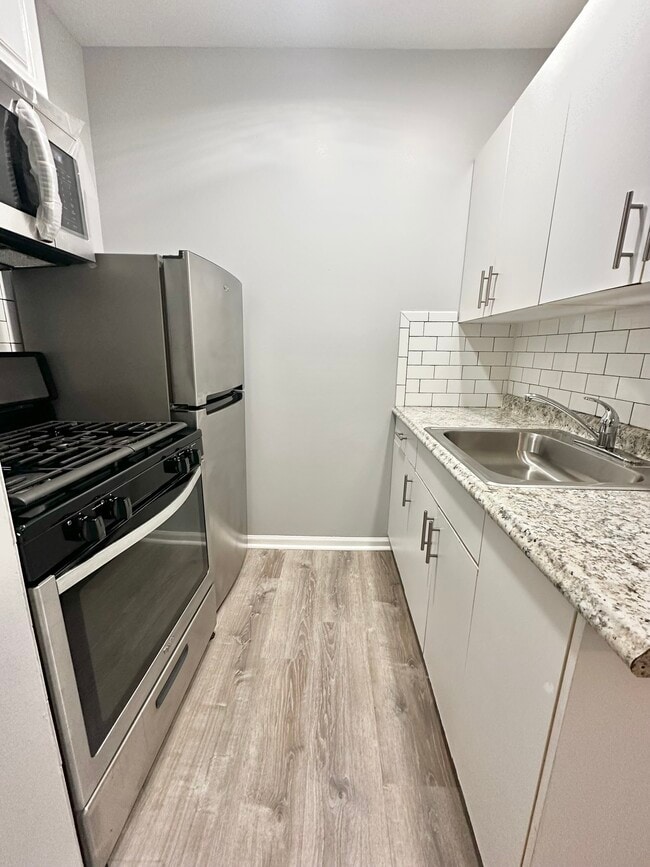 Sample 2 Studio - 4241 Kenmore Apartments