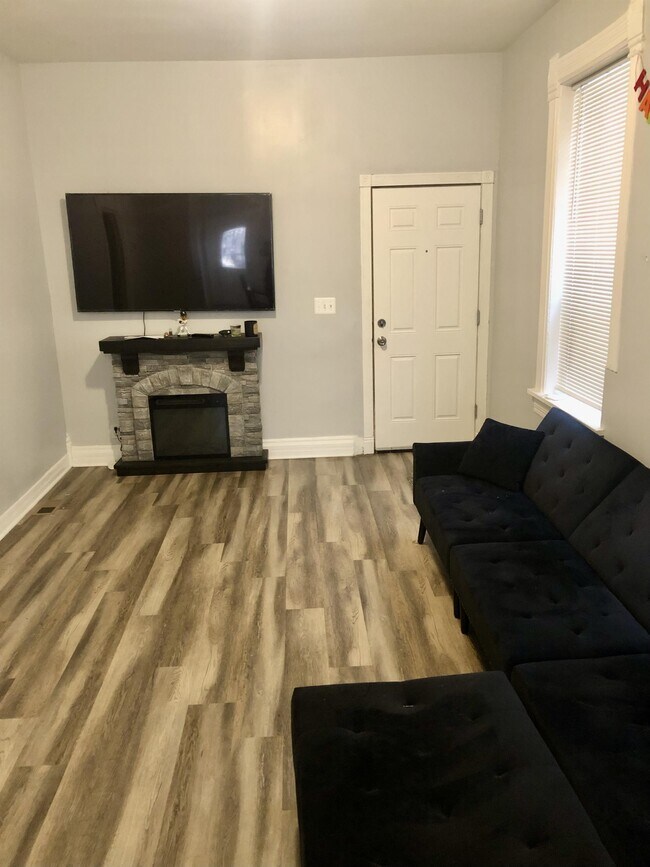 Photo - 920 W 35th Pl