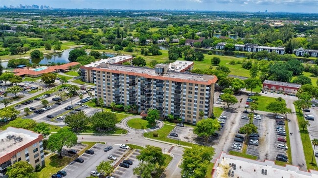 Building Photo - 4174 Inverrary Dr Unit 706