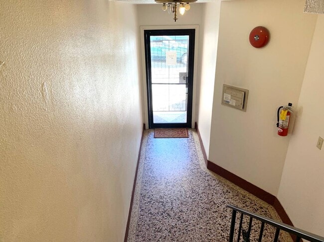 ENTRY - 1120 Judah St Unit #2