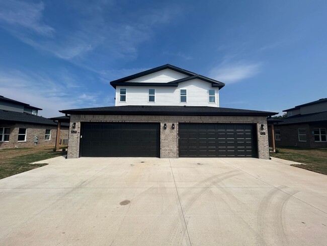 Building Photo - 621-623 Cosmos St Unit 623 Cosmos St