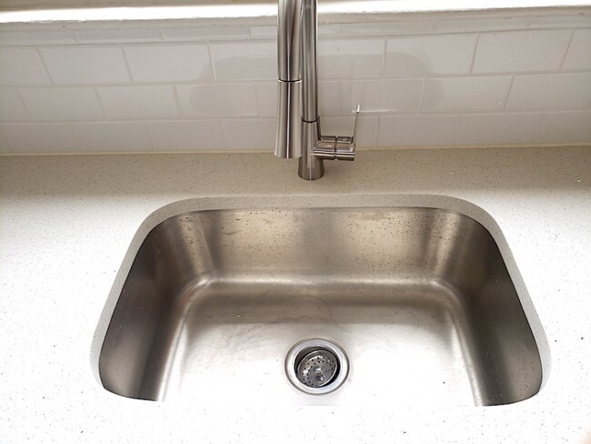 Photo - 78-01-7164 164th St Unit 1