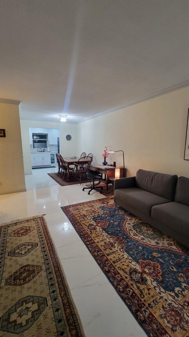 Building Photo - 3701 Tyler St Unit 114