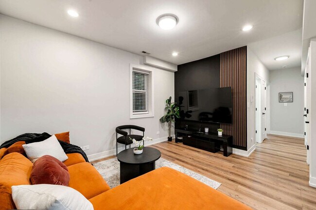 Building Photo - 2207 W 18th St Rental