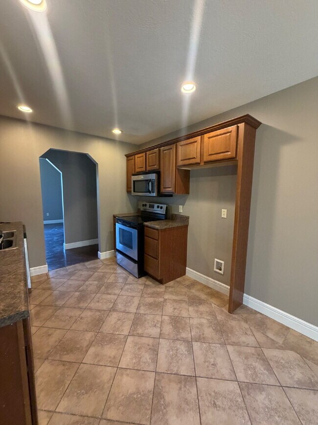 4 Bedroom / 3 Bath - Horizon Hills / Meadow Ridge (Near Branson school district)