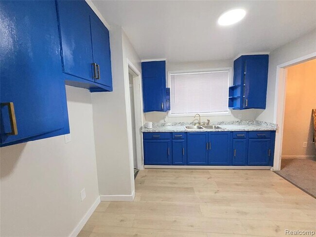 Photo - 9832 Balfour Rd