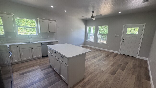 Photo - 3211 Bourland St