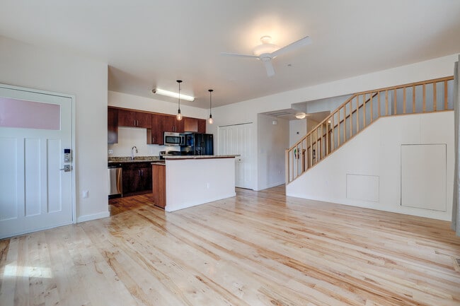 Photo - 1411 W Grand Ave