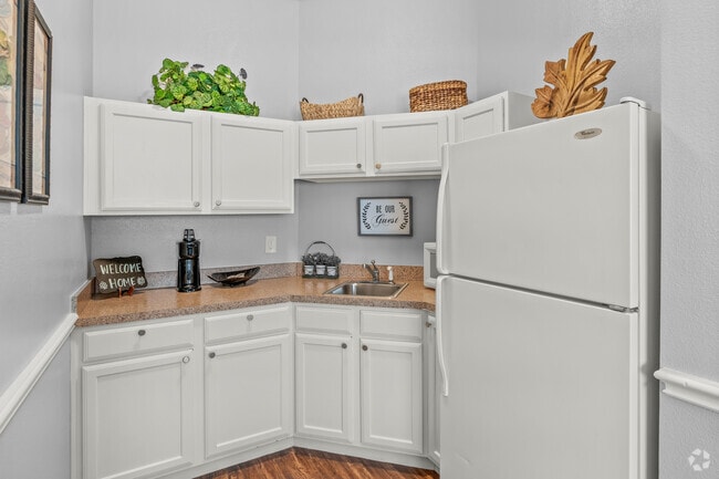 1Bed/1BA - Kitchen