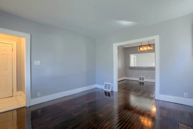 Photo - 7600 Doyle St