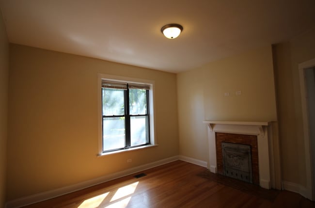 Building Photo - 2410 W Winnemac Ave Unit 2