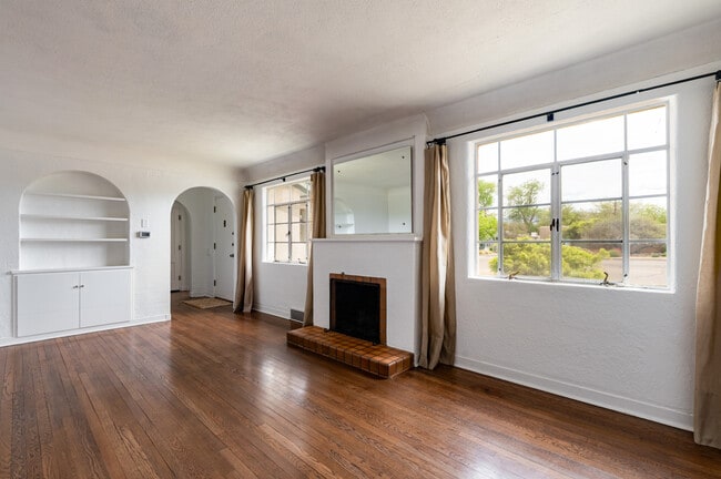 Photo - 601 Tulane Dr NE