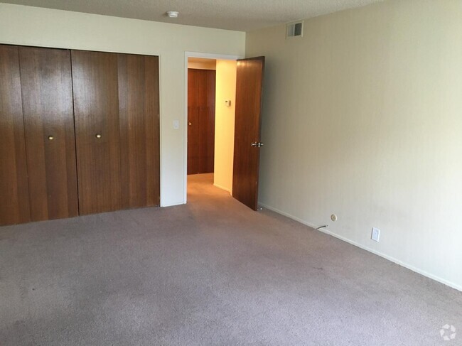 Building Photo - 127 Franklin St Unit B Rental