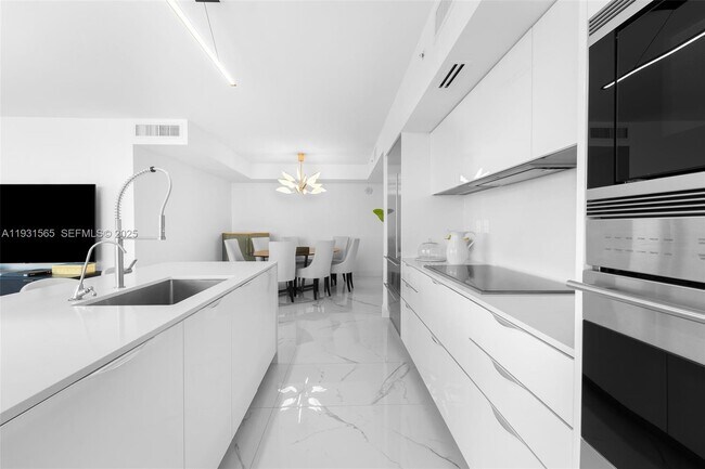 Photo - 9521 E Bay Harbor Dr Unit 802