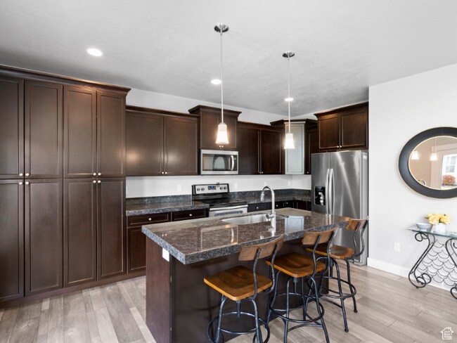 Photo - 797 Newfield Dr