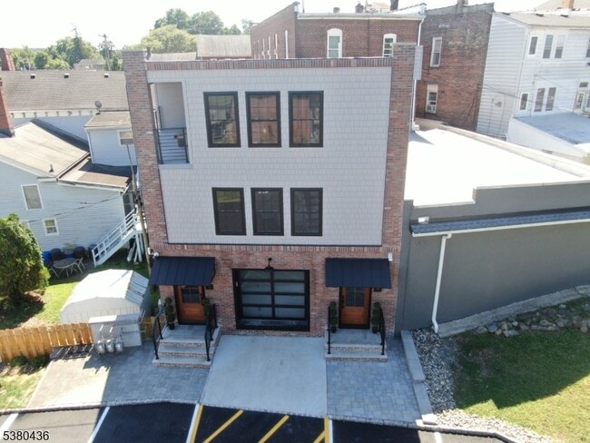 Building Photo - 42 W Main St