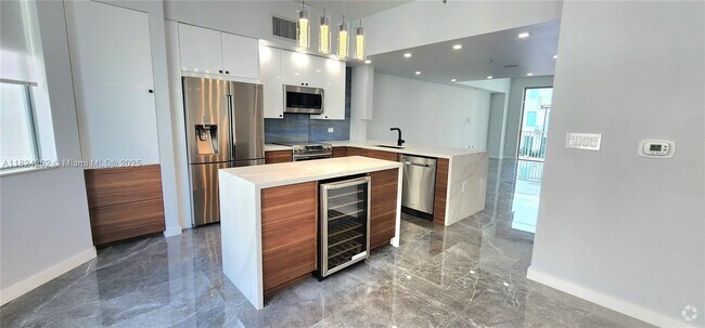 Building Photo - 2146 Van Buren St Rental