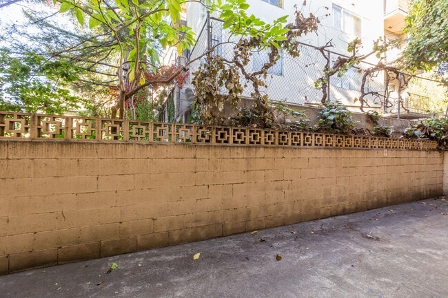 Photo - 345 MacArthur