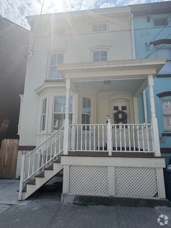 Building Photo - 150 Lander St Unit 2 - 2bd/2ba Rental