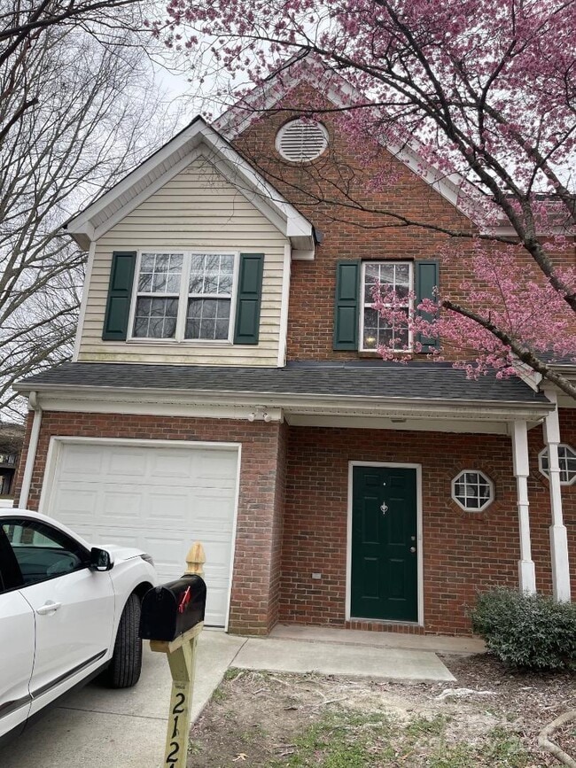 Building Photo - 2121 Lennox Square Rd