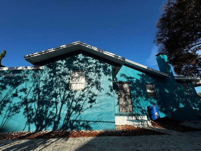 Photo - 1121 NW 40th St Unit 2