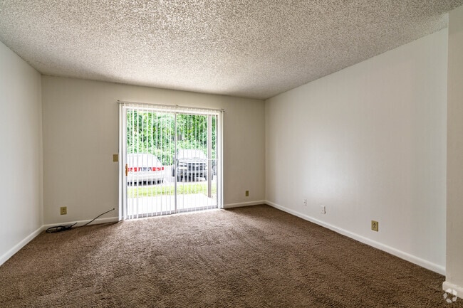 1BR, 1BA - 655SF - Living Room - Foxcroft Apartments
