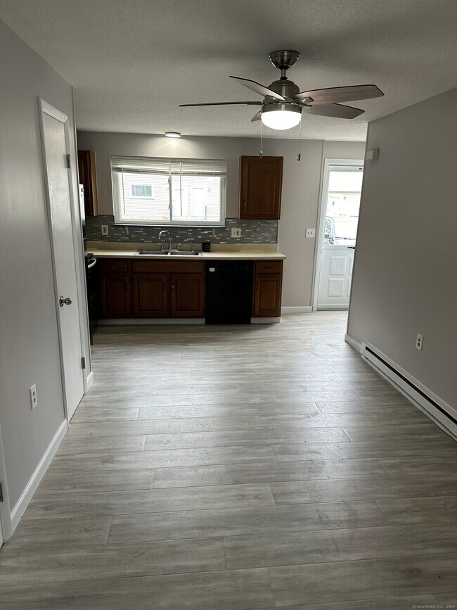 1081 New Haven Rd Unit APT 3D Condo for Rent in Naugatuck, CT