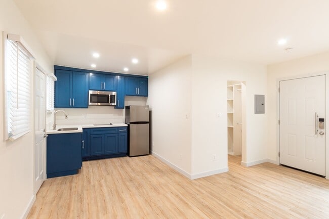 Photo - 1208 Daisy Ave Unit 12